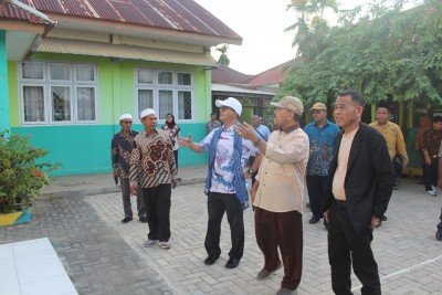 KARO PERENCANAAN SEKJEN KEMENAG RI TINJAU GEDUNG MTs NEGERI 1 MOROTAI