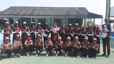 Kepala MTs Negeri 1 Morotai Lepas 2 Regu Pramuka Menuju Lomba Mabicab Cup II 2026