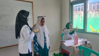 Siswa MTs Negeri 1 Morotai Ikuti Pemeriksaan Kesehatan Gratis dari Puskesmas Daruba